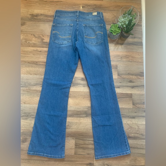 Levi Strauss  Gold  Totally Shaping Bootcut Jeans - Picture 3 of 15